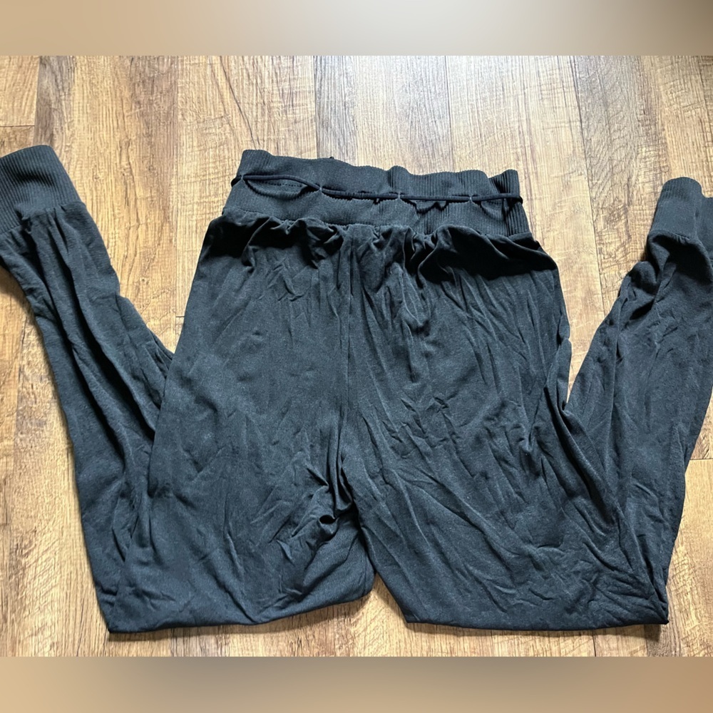 GymShark Vital seamless Joggers - Picture 2 of 3